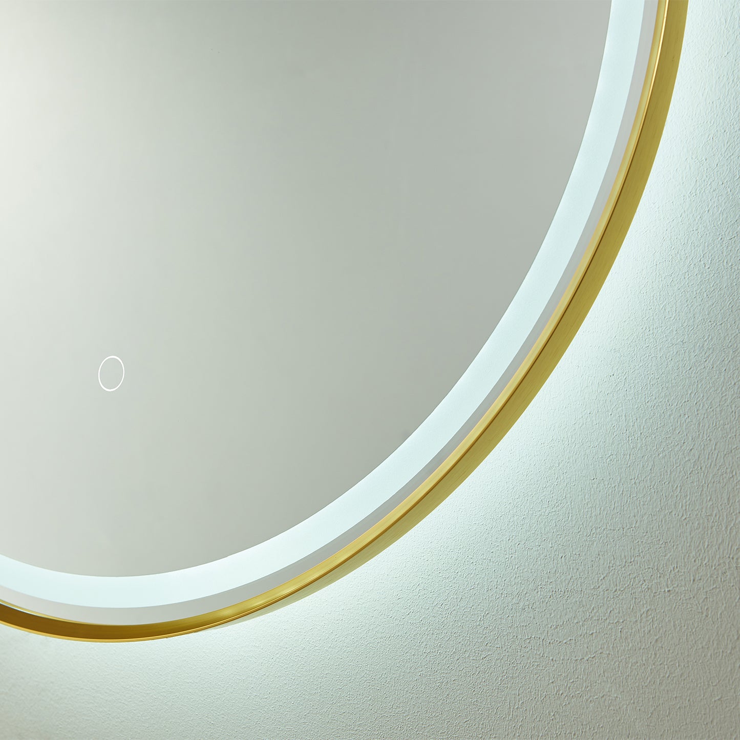 Grande 18" Oval LED Lighted Accent Bathroom/Vanity Wall Mirror