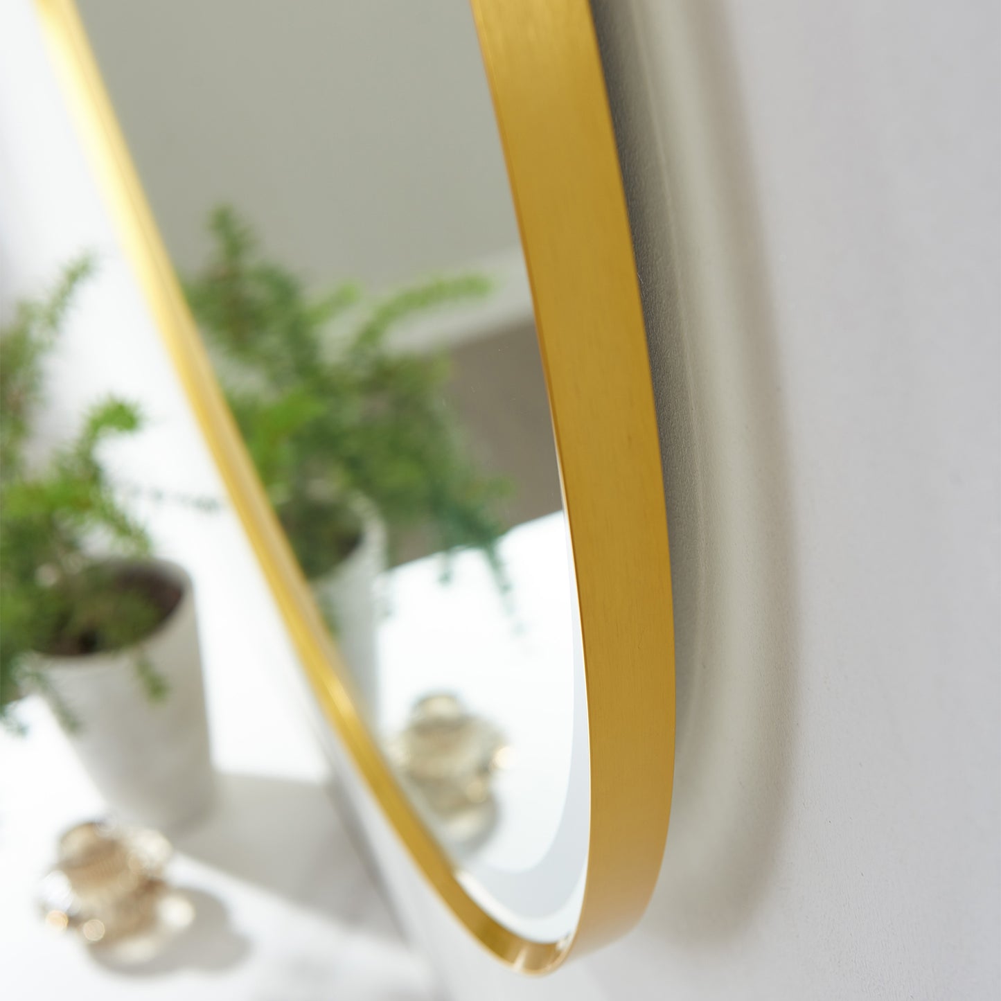 Campobasso 32" Round LED Lighted Accent Bathroom/Vanity Wall Mirror