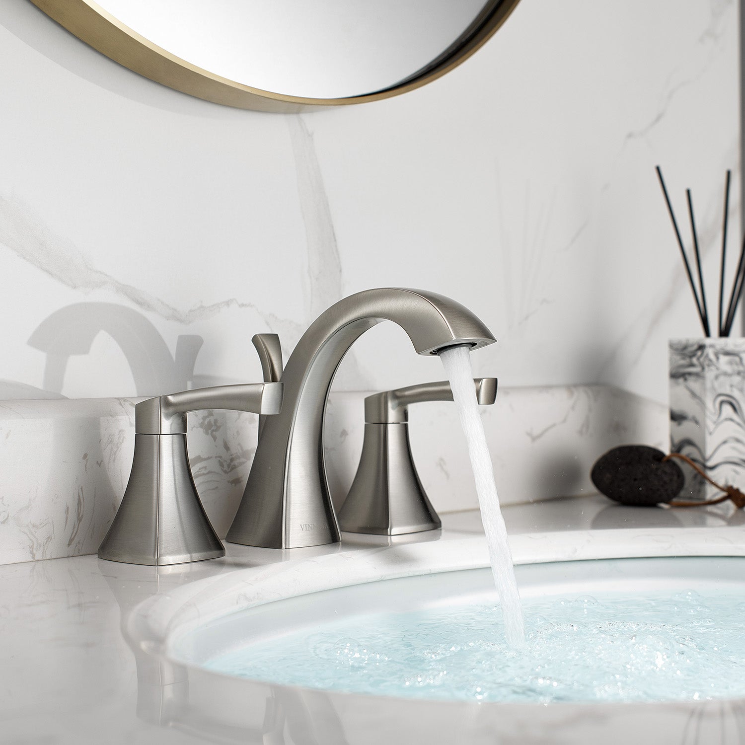 Vinnova Abbie Two-Handle 8" Widespread Bathroom Faucet
