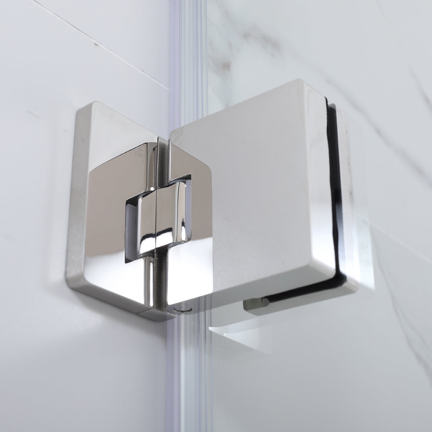 Vinnova Napoli Hinged Frameless Tub Door