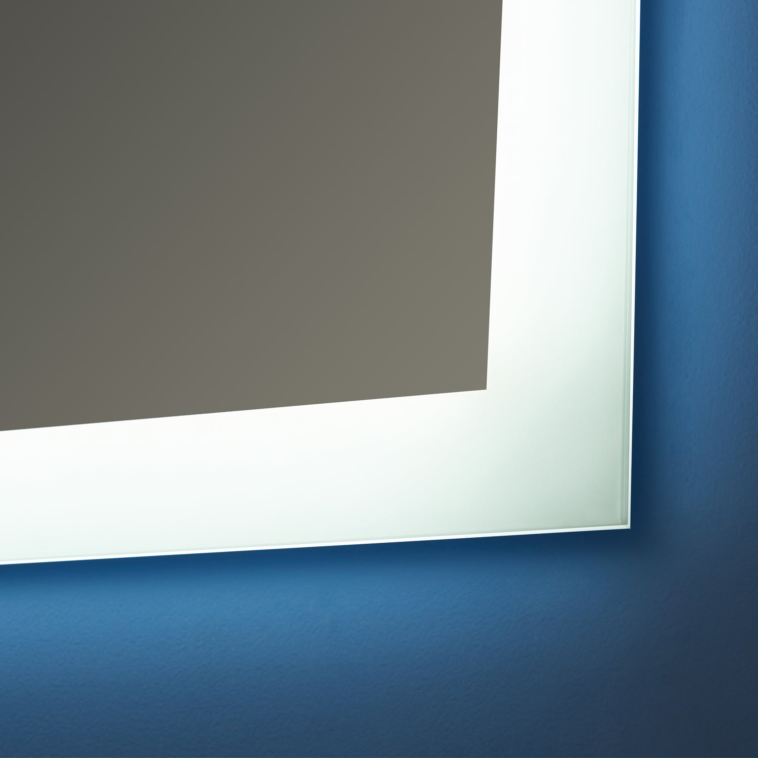 Vinnova Callista Rectangle LED Lighted Accent Bathroom / Vanity Wall Mirror