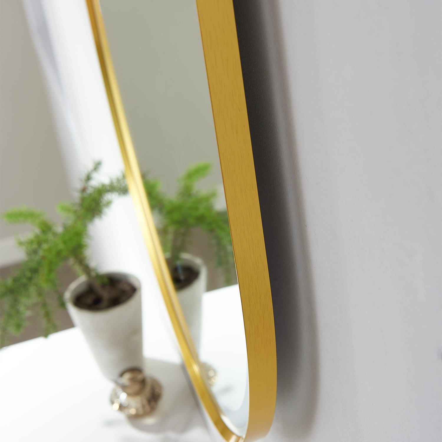 Vinnova Grande Oval LED Lighted Accent Bathroom/Vanity Wall Mirror