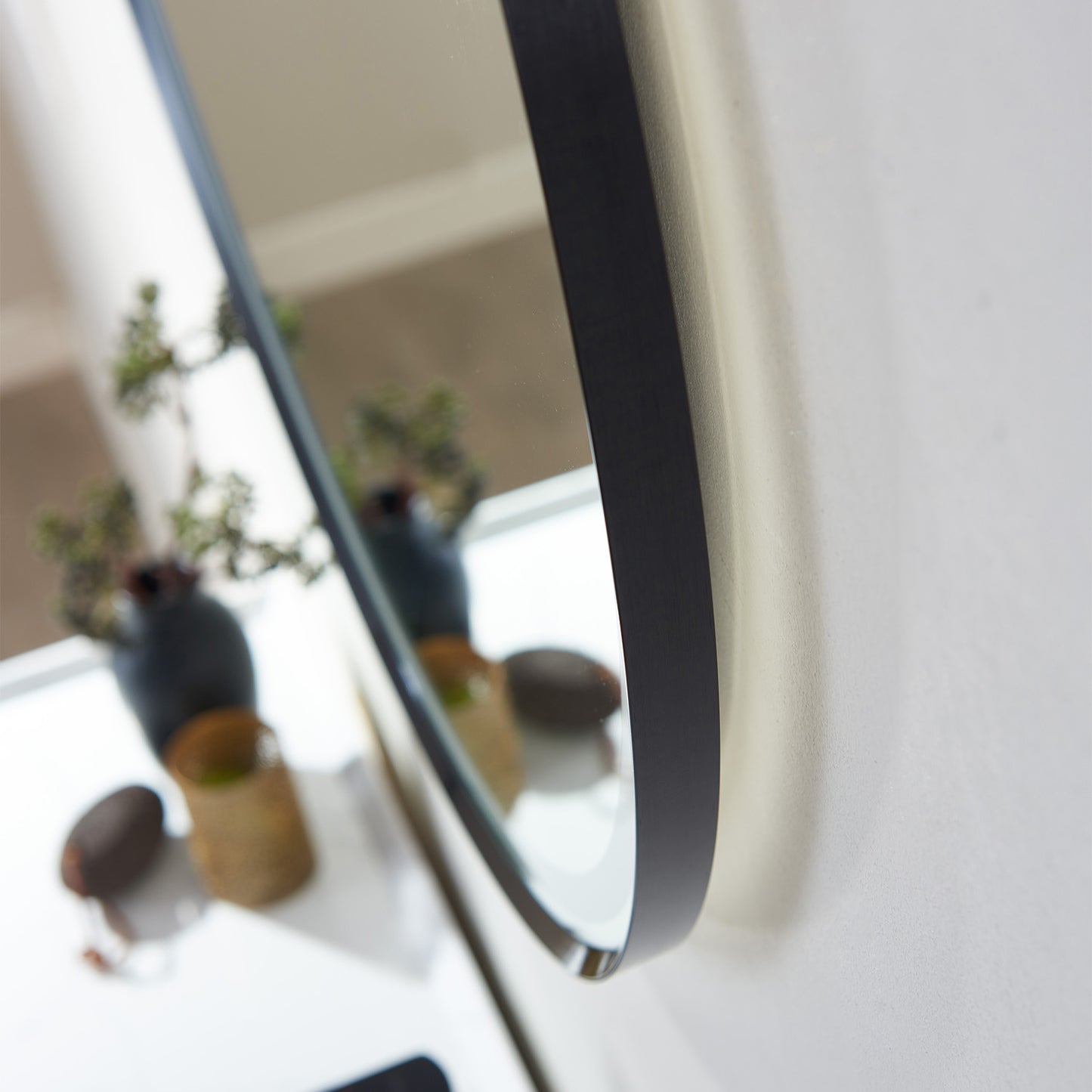 Vinnova Campobasso Round LED Lighted Accent Bathroom/Vanity Wall Mirror