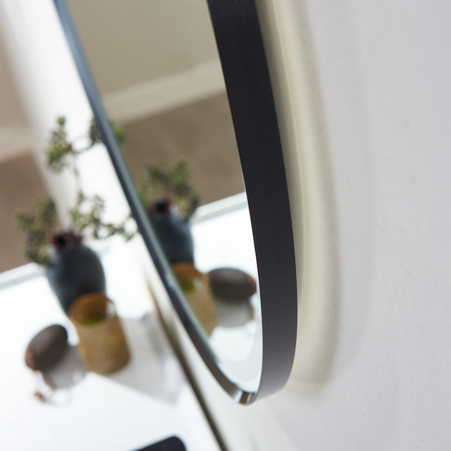 Vinnova Campobasso Round LED Lighted Accent Bathroom/Vanity Wall Mirror