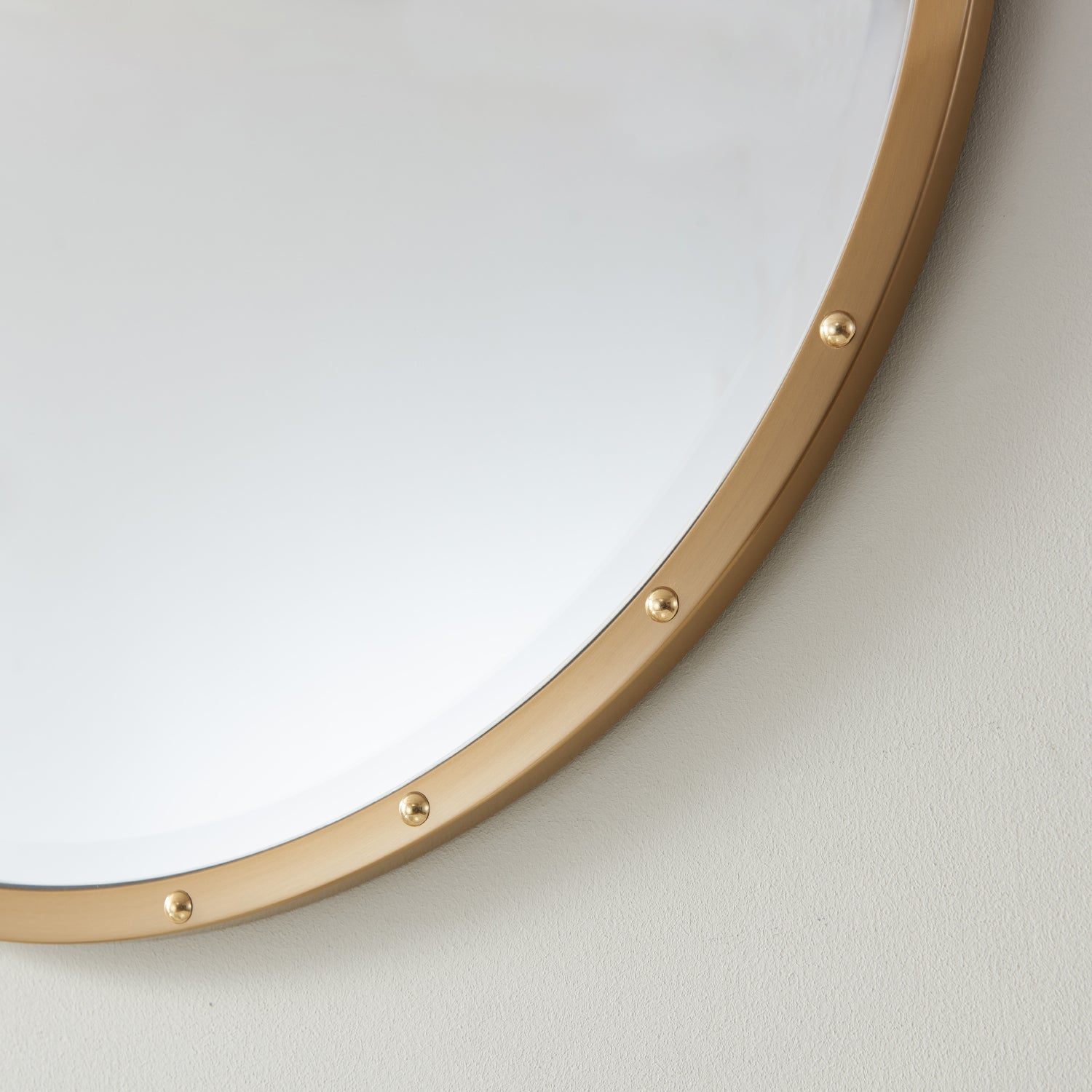 Vinnova Cuneo 28" Circle Bathroom/Vanity Brushed Gold framed Wall Mirror